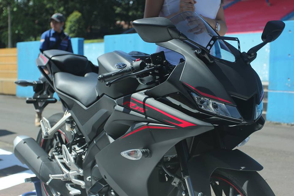 Yamaha R15 v3 0 matte black front nose