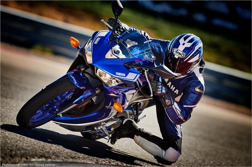 Yamaha R3 blue motion