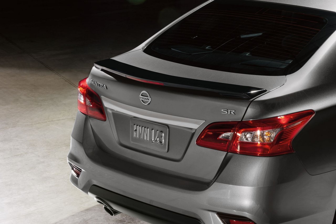 2017 Nissan Sentra SR Midnight Edition rear fascia