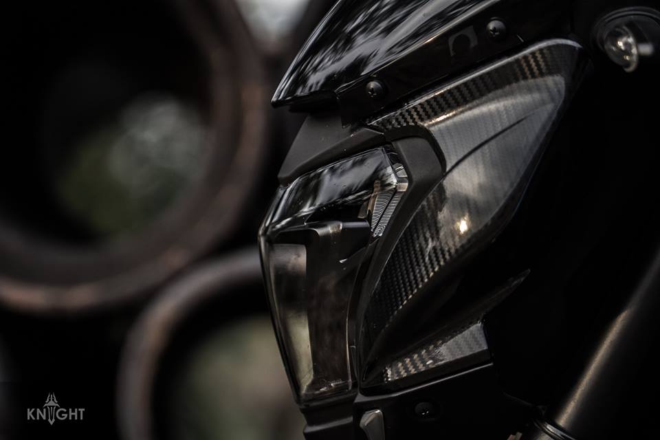 Bajaj Dominar 400 custom wrap by Knight Auto Customizer carbon fibre