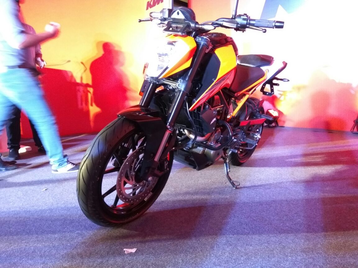 KTM Duke 250 front three quarter left India launch