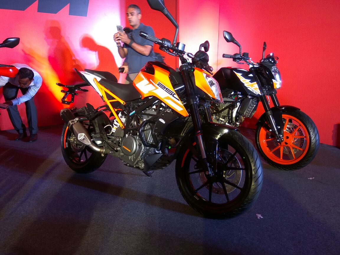 KTM Duke 250 side