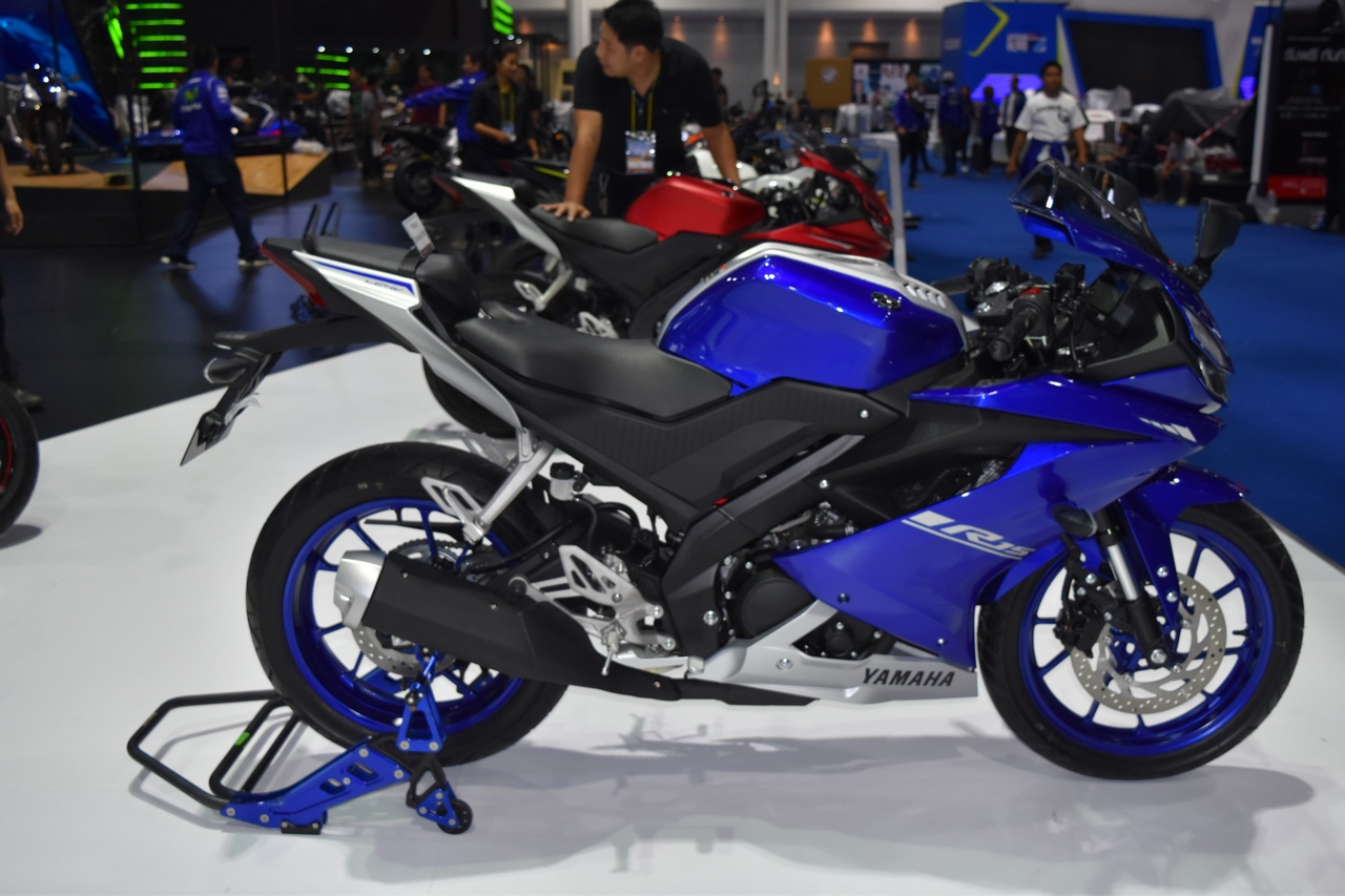 Yamaha R15 v3.0 at BIMS 2017 side