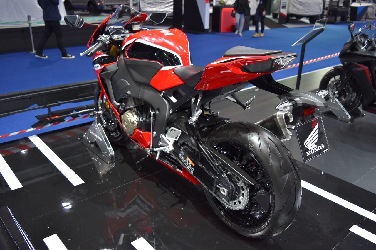 Honda CBR1000RR at BIMS 2017 rear three quarter left