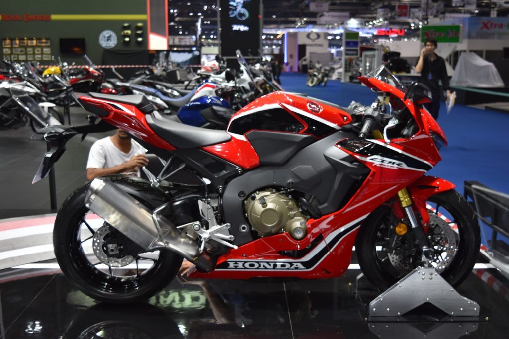 Honda CBR1000RR at BIMS 2017 side right