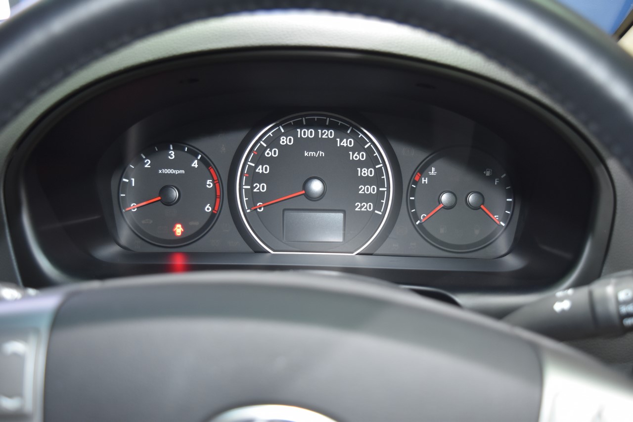 Hyundai Grand Starex instrument panel at 2017 Bangkok International