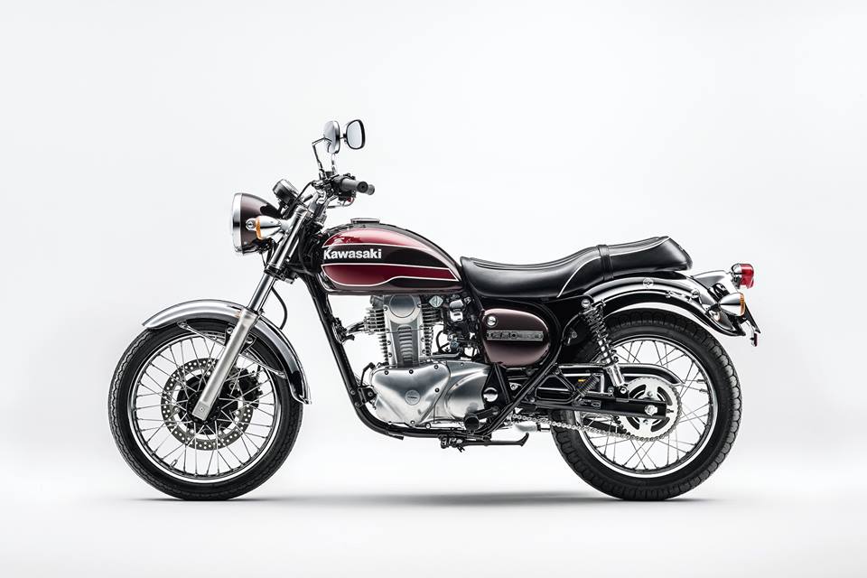 Kawasaki Estrella Final Edition studio side
