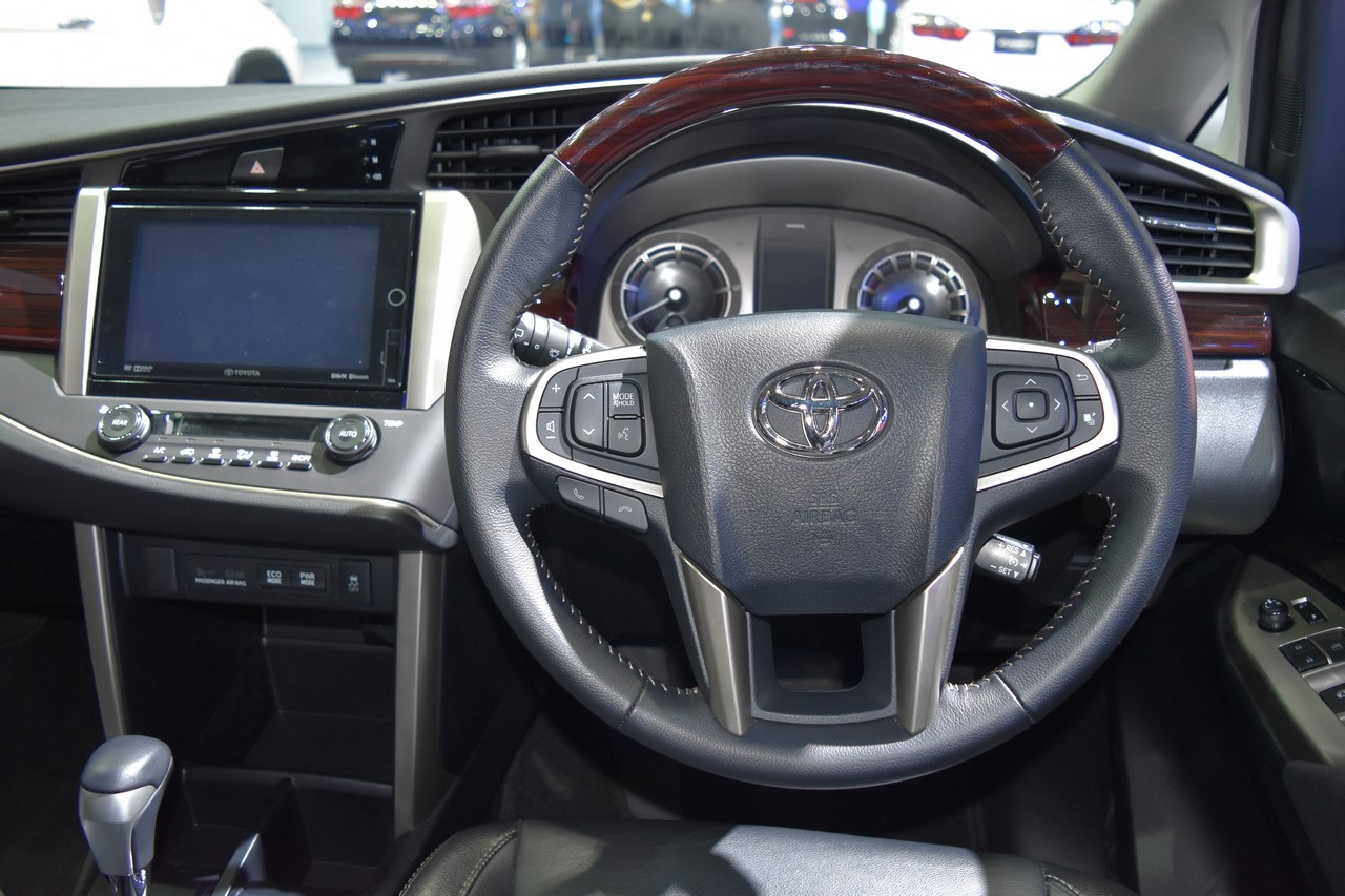 Toyota Innova Crysta 2017: Sebuah Revolusi di Segmen MPV