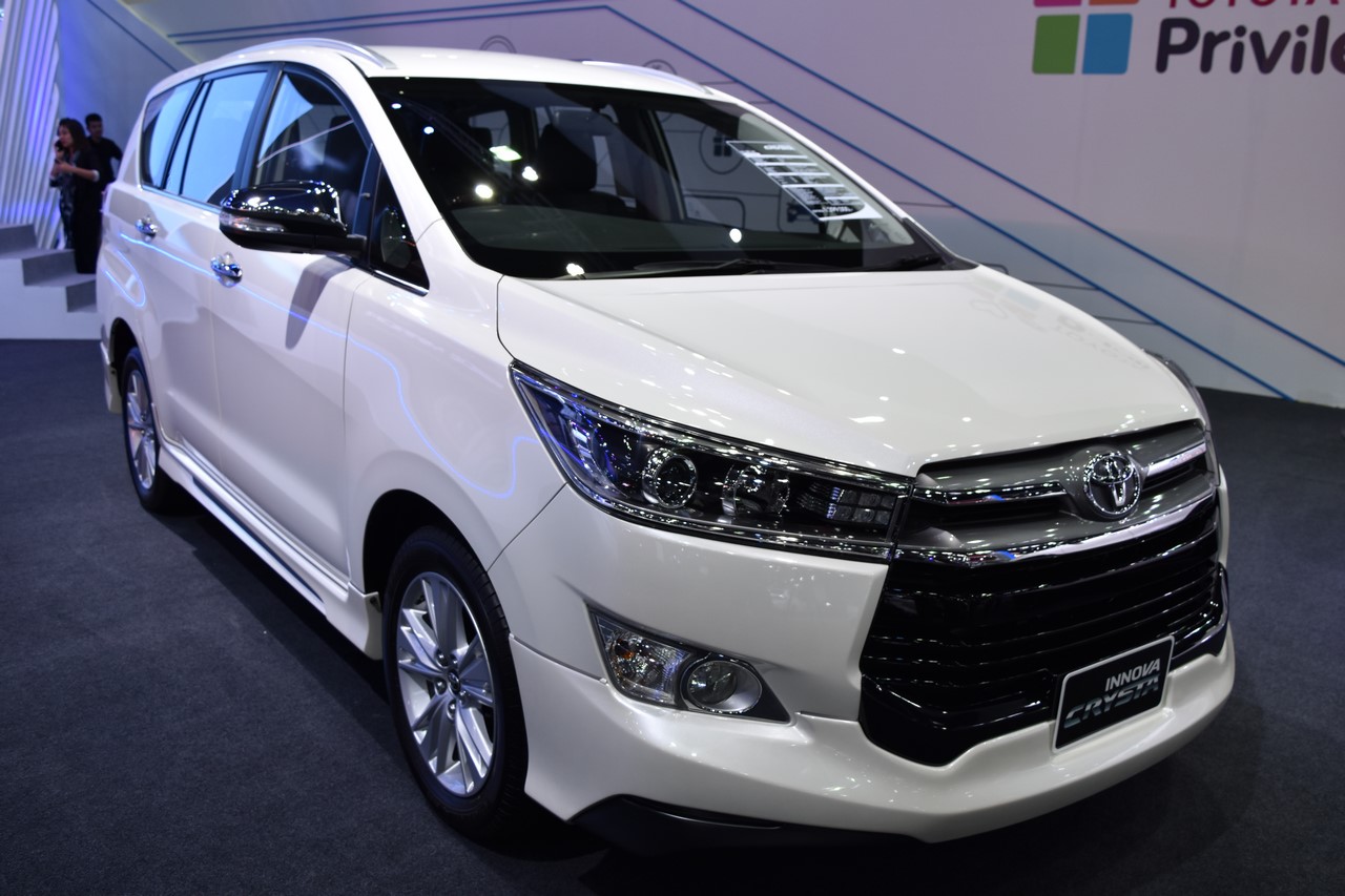 Toyota Innova Crysta Images