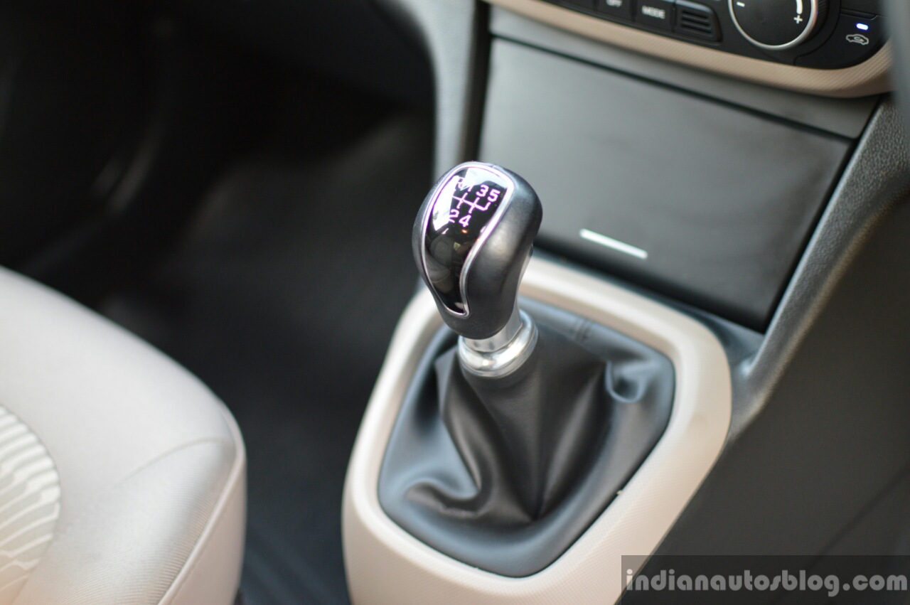 2017 Hyundai Xcent 1.2 Diesel (facelift) gear lever review