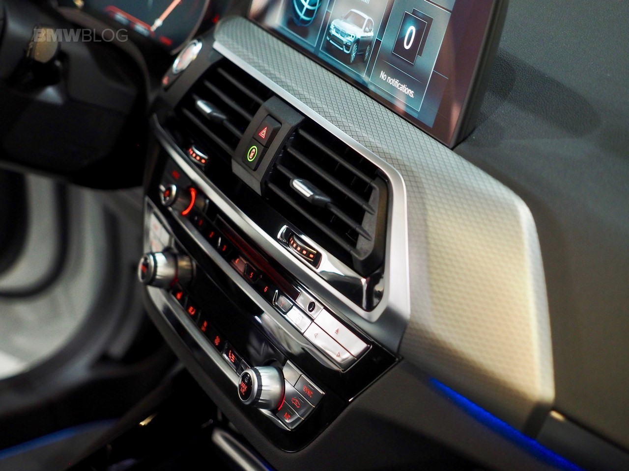 2017 BMW X3 xDrive30d centre console