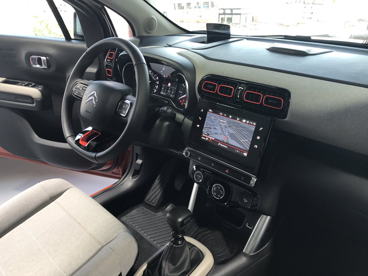 2017 Citroen C3 Aircross interior dashboard
