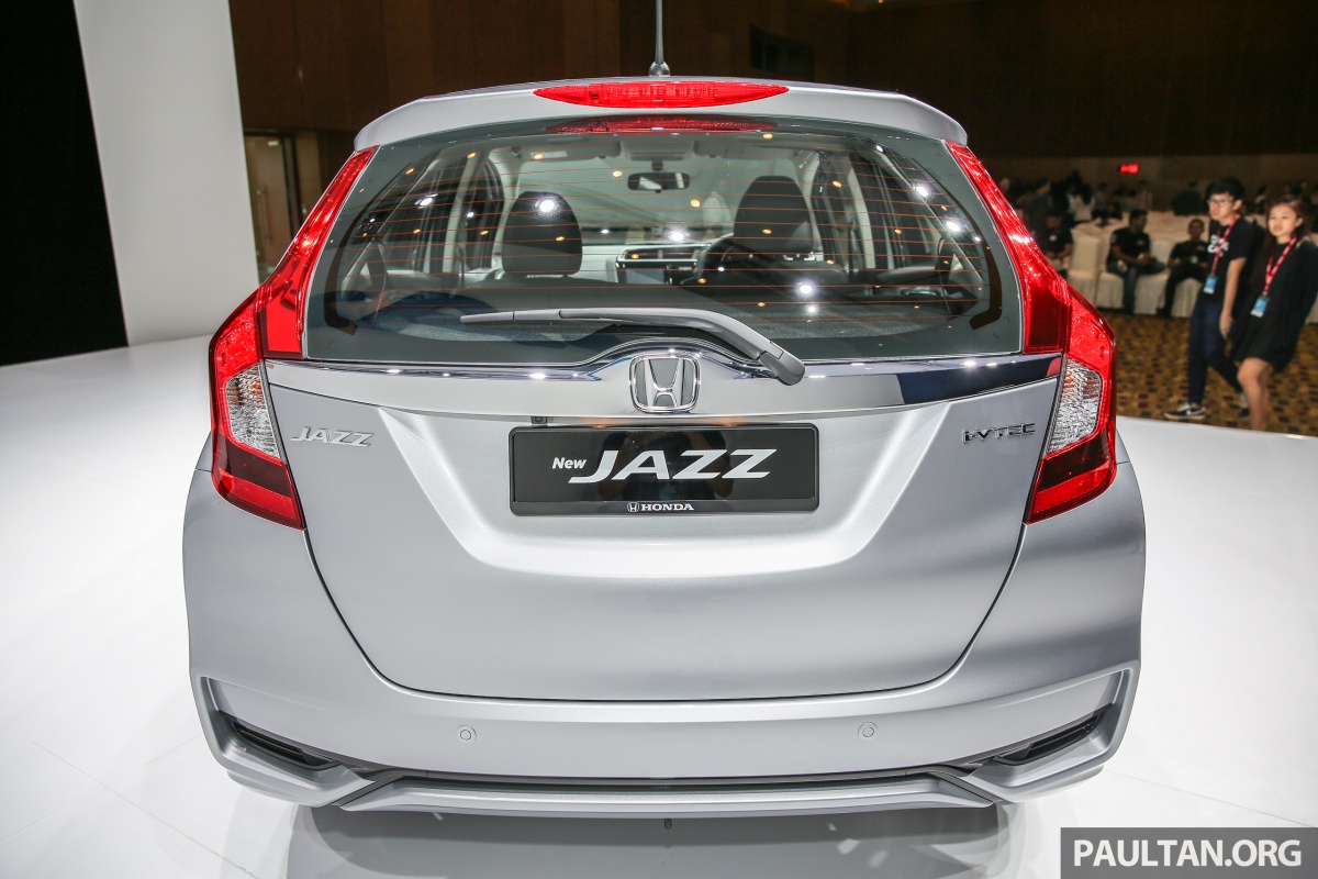 2017 Honda Jazz (facelift) V rear launched Malaysia