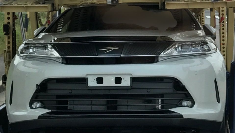 17 Toyota Harrier Facelift Spied Undisguised On Transporter