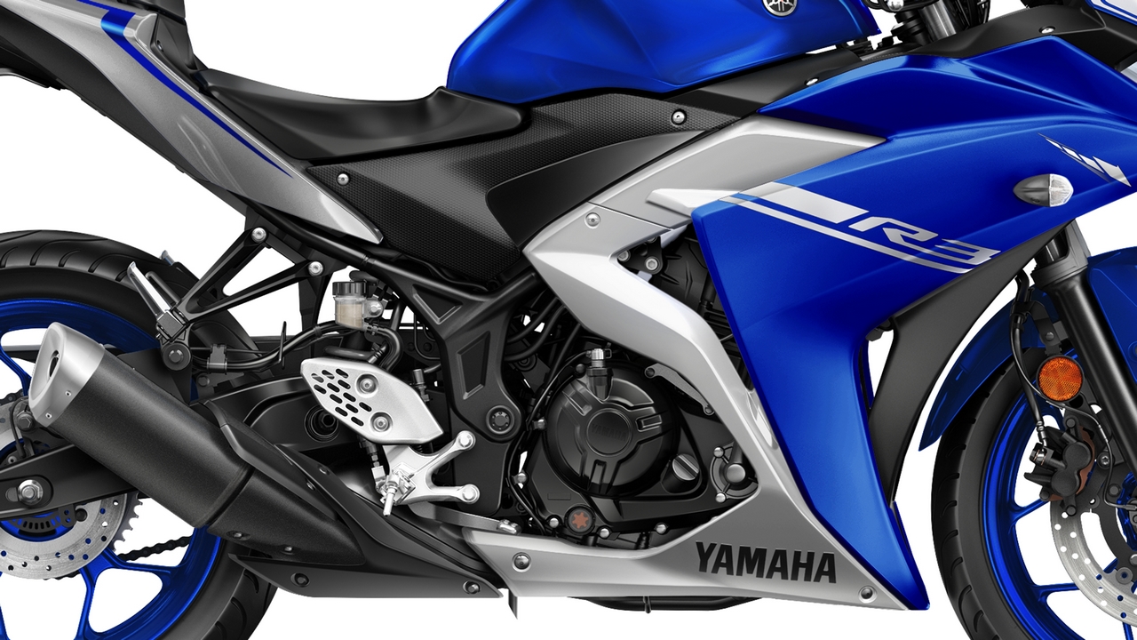 2017 Yamaha R3 Europe studio blue side panel