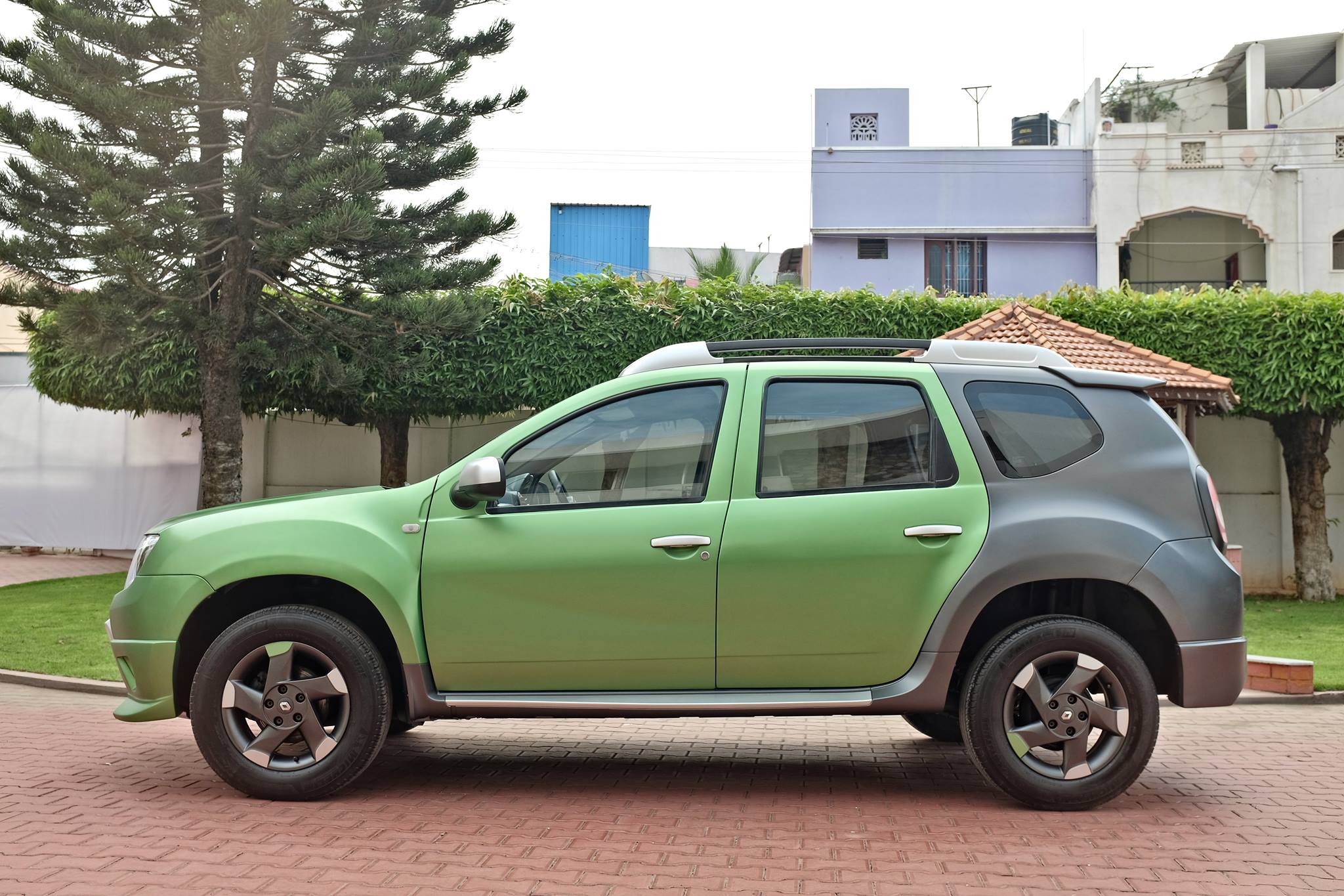 Custom Renault Duster by KitUp Automotive side