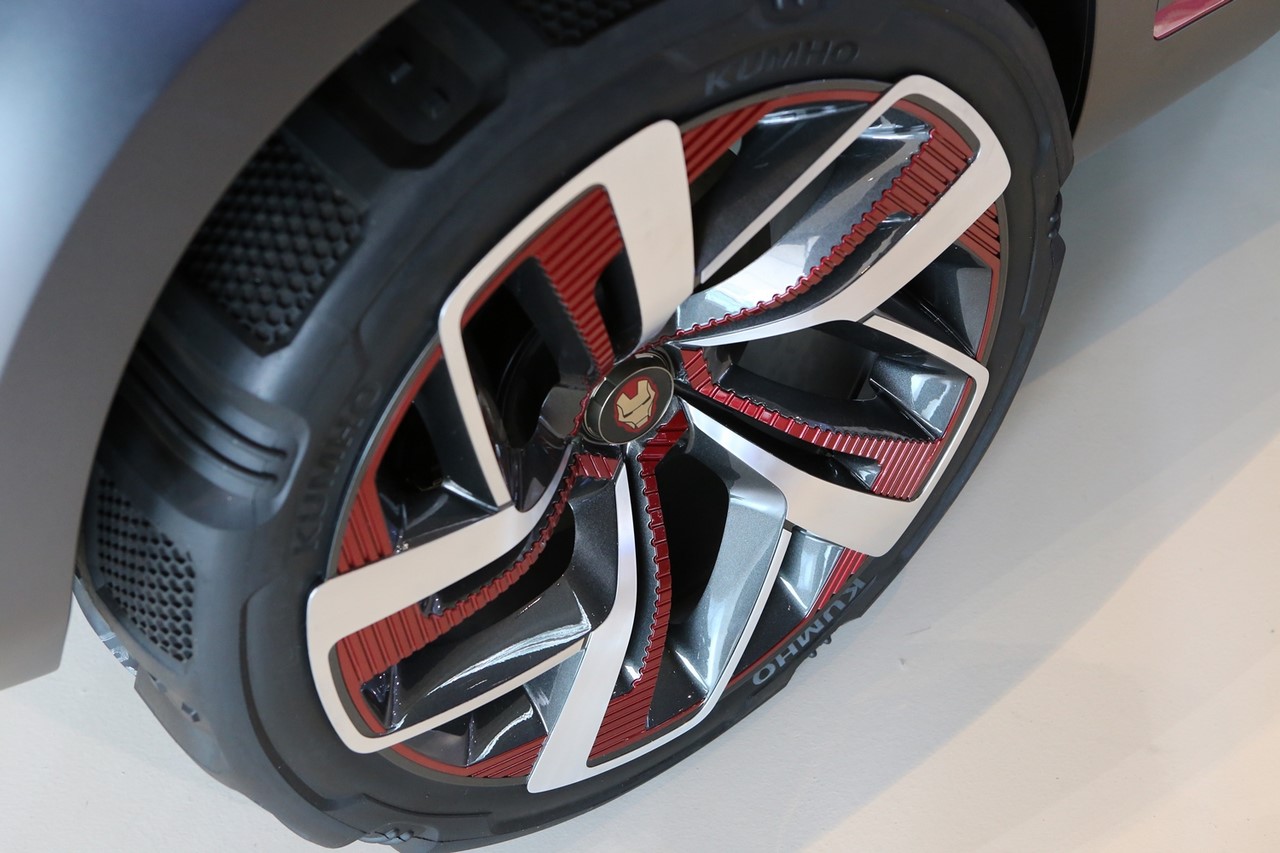 Hyundai Kona Iron Man special edition wheel