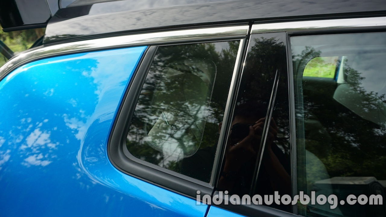 Jeep Compass quarter glass review