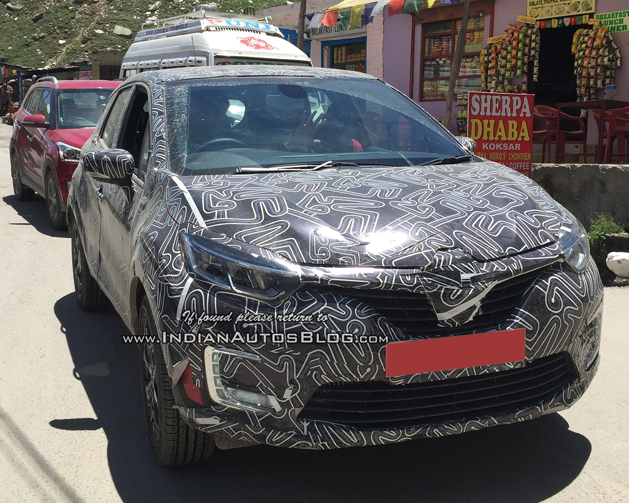 Renault Captur (Renault Kaptur) front three quarters spy shot India