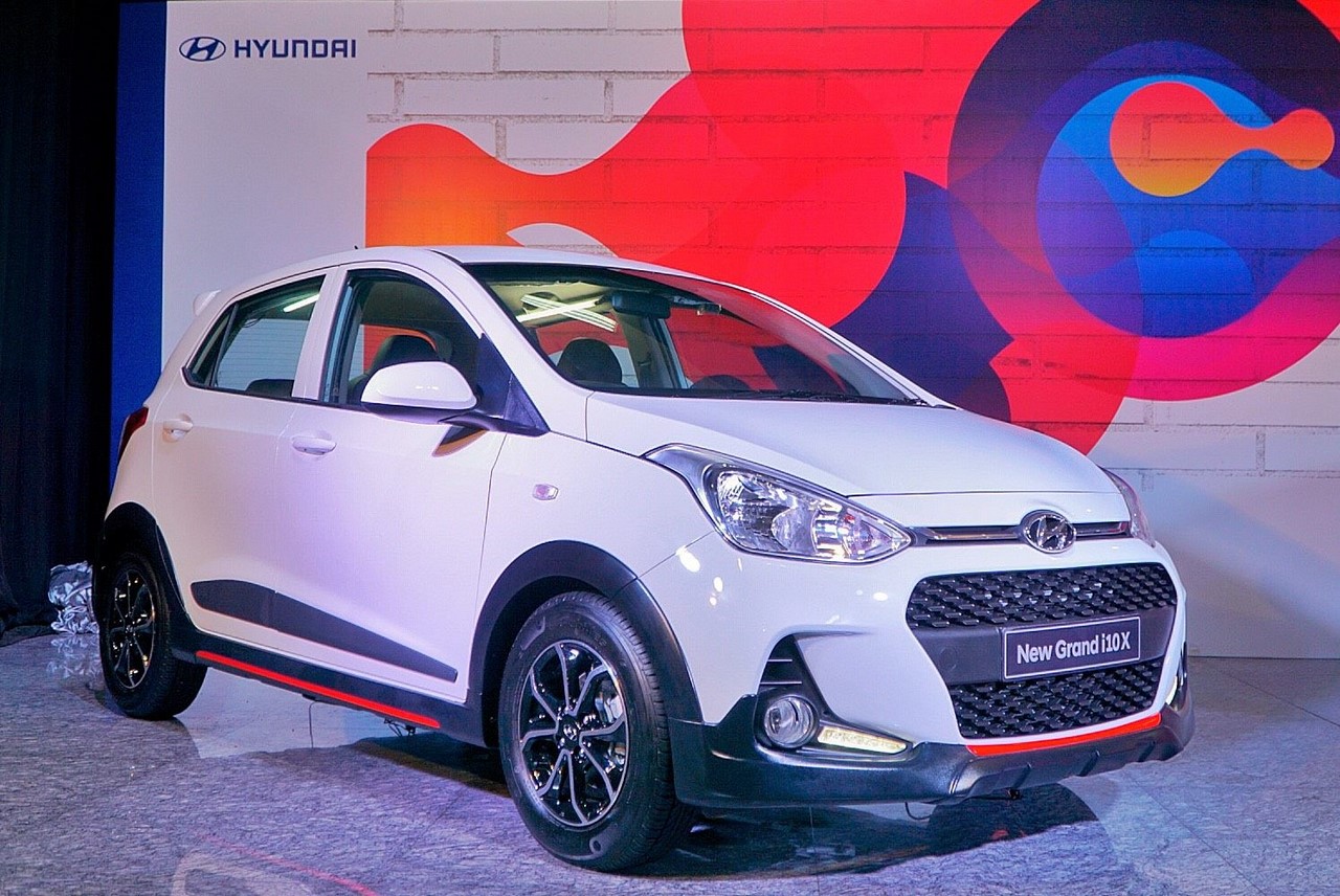 2017 Hyundai Grand i10X (facelift) front three quarters