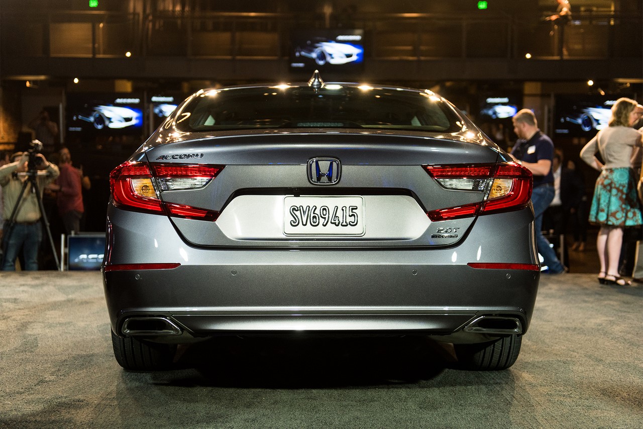 2018 honda accord 2 0t touring rear