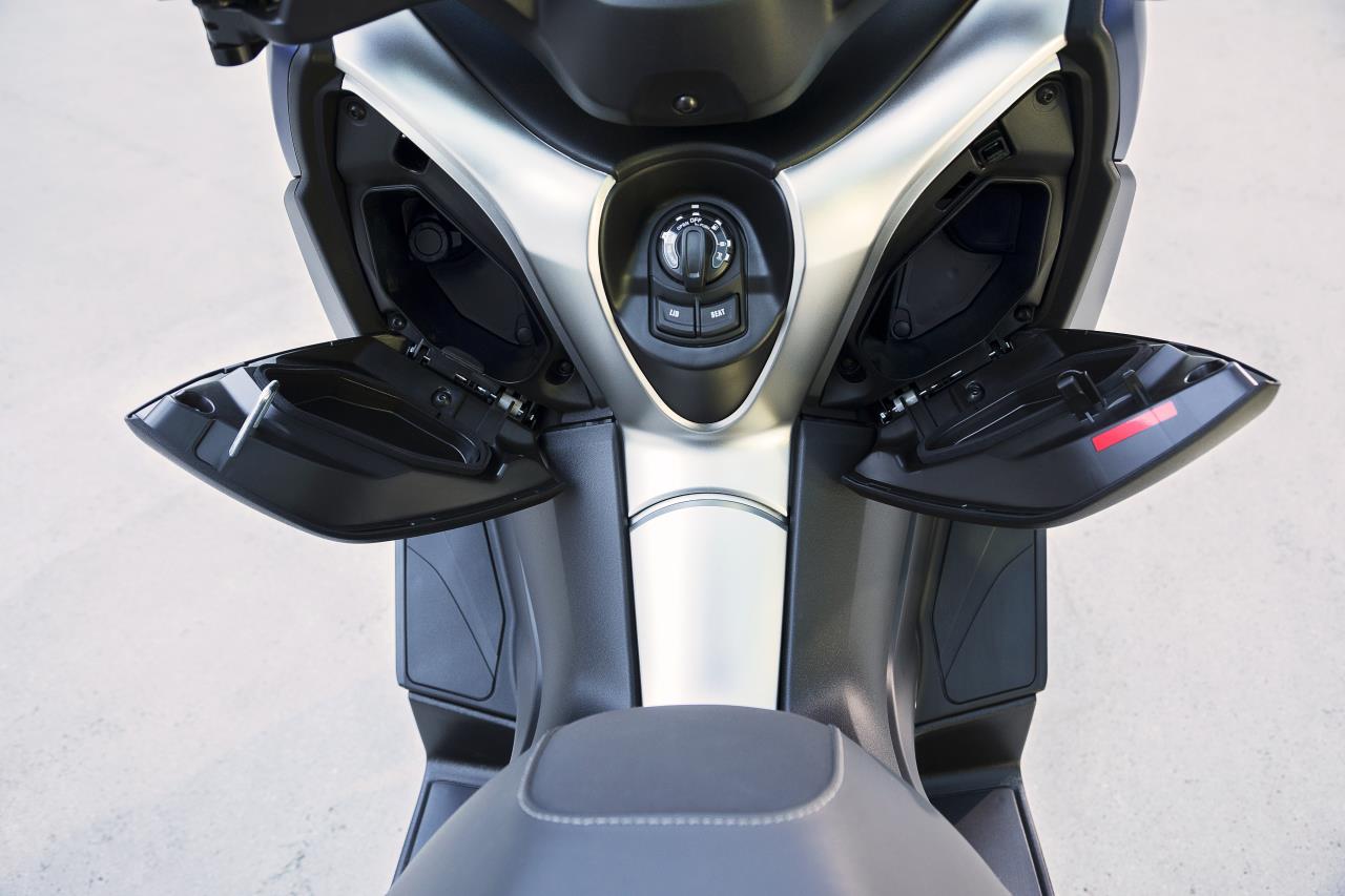 2018 Yamaha XMax 400 front storage