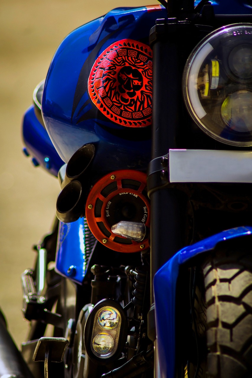 bajaj avenger fuel tank cover