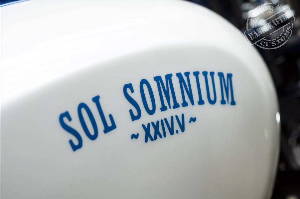 bajaj avenger fuel tank cover