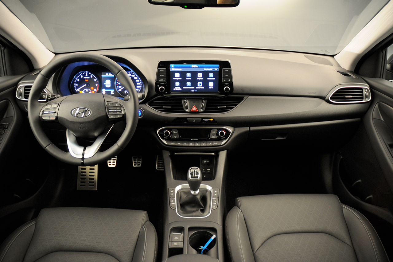 Hyundai i30 Fastback dashboard