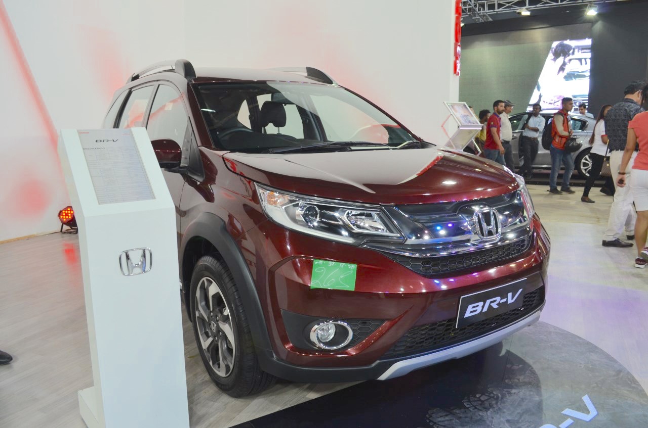 2017 Honda BR-V Front Three Quarters At Nepal Auto Show