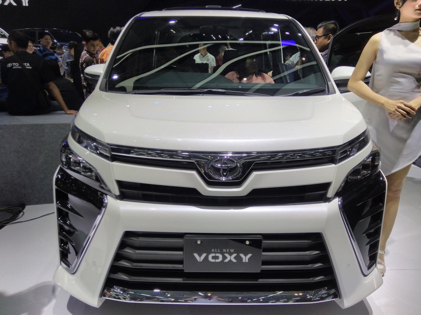 Car toyota voxy