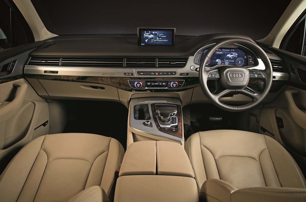 Audi Q7 Design Edition dashboard