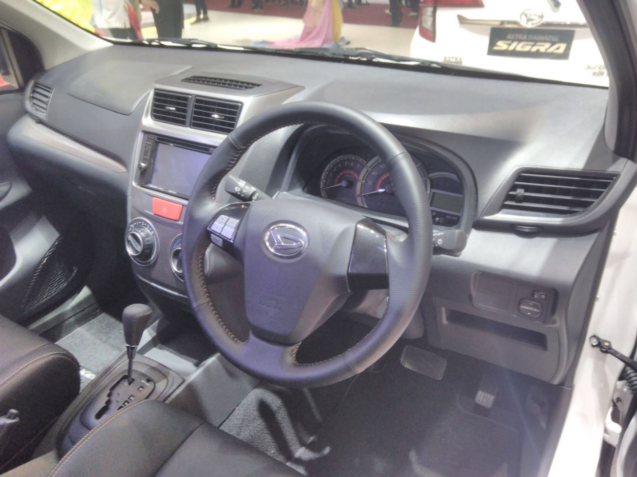 Daihatsu Xenia Special Edition GIIAS 2017 dashboard