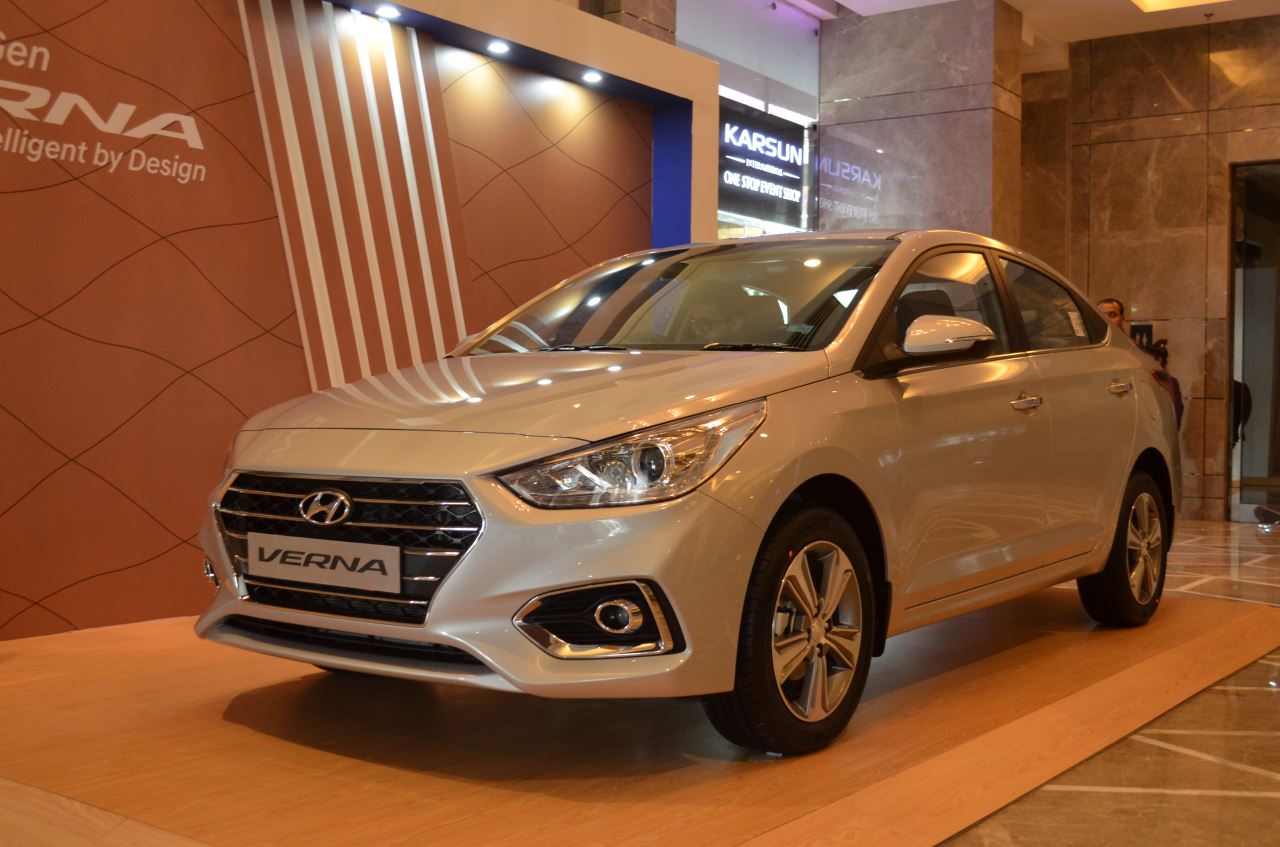 Hyundai Verna 2017 front three quarters sleek silver