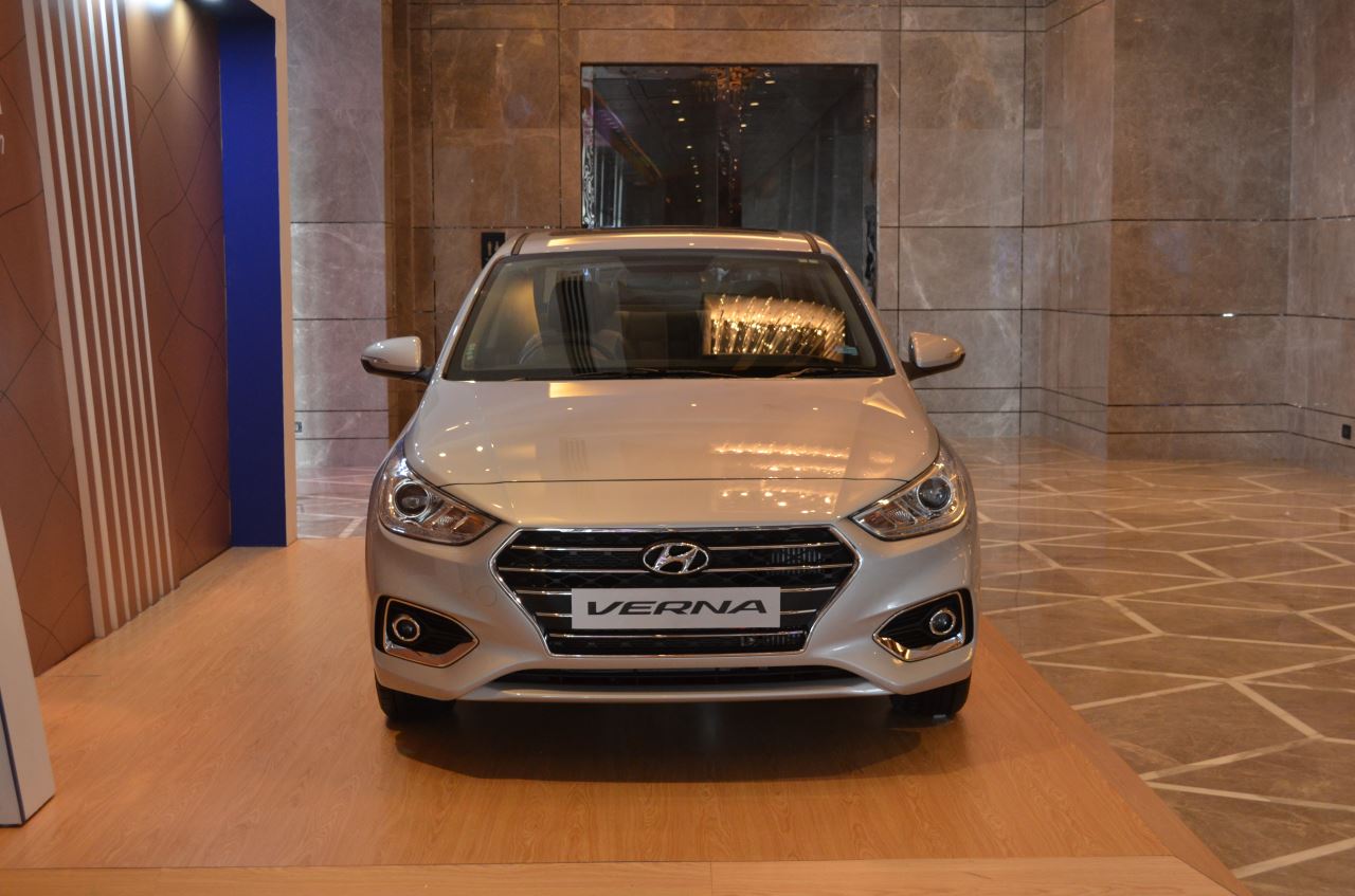 Hyundai Verna 2017 sleek silver front view