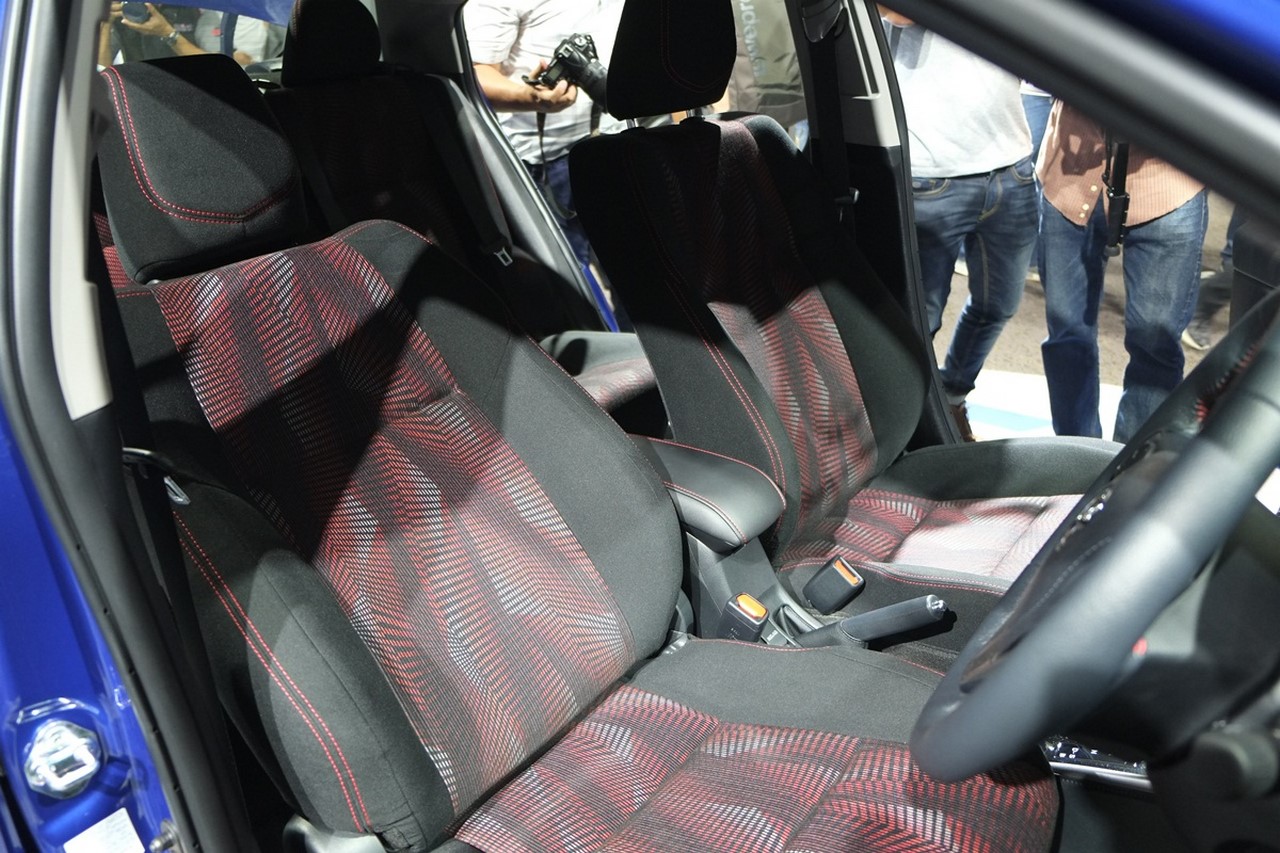 Toyota Yaris ATIV front seats