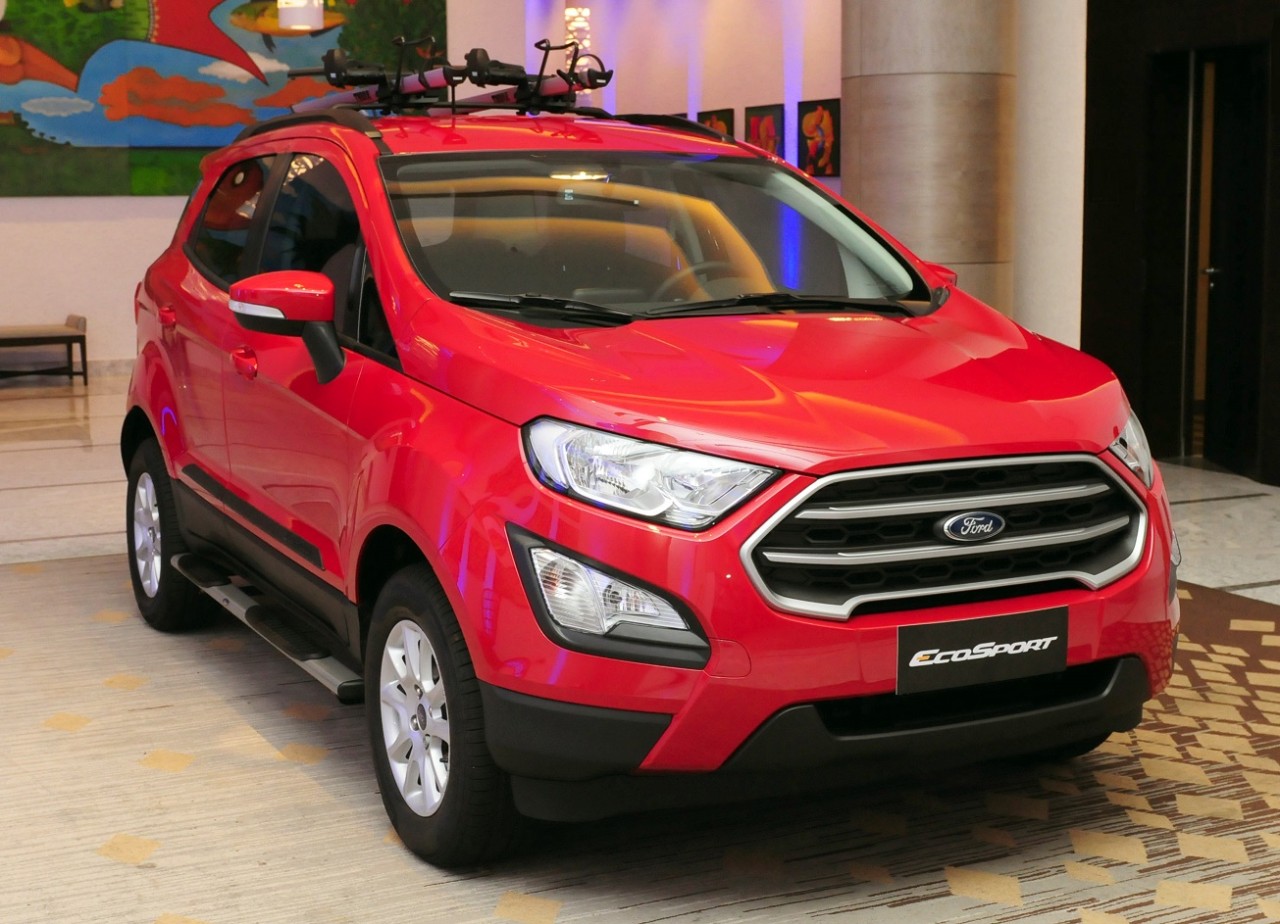 https://img.indianautosblog.com/2017/09/Accessorised-2018-Ford-EcoSport-front-three-quarters.jpg