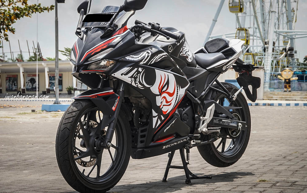 Honda CB150R  StreetFire modified into Honda CBR250RR 