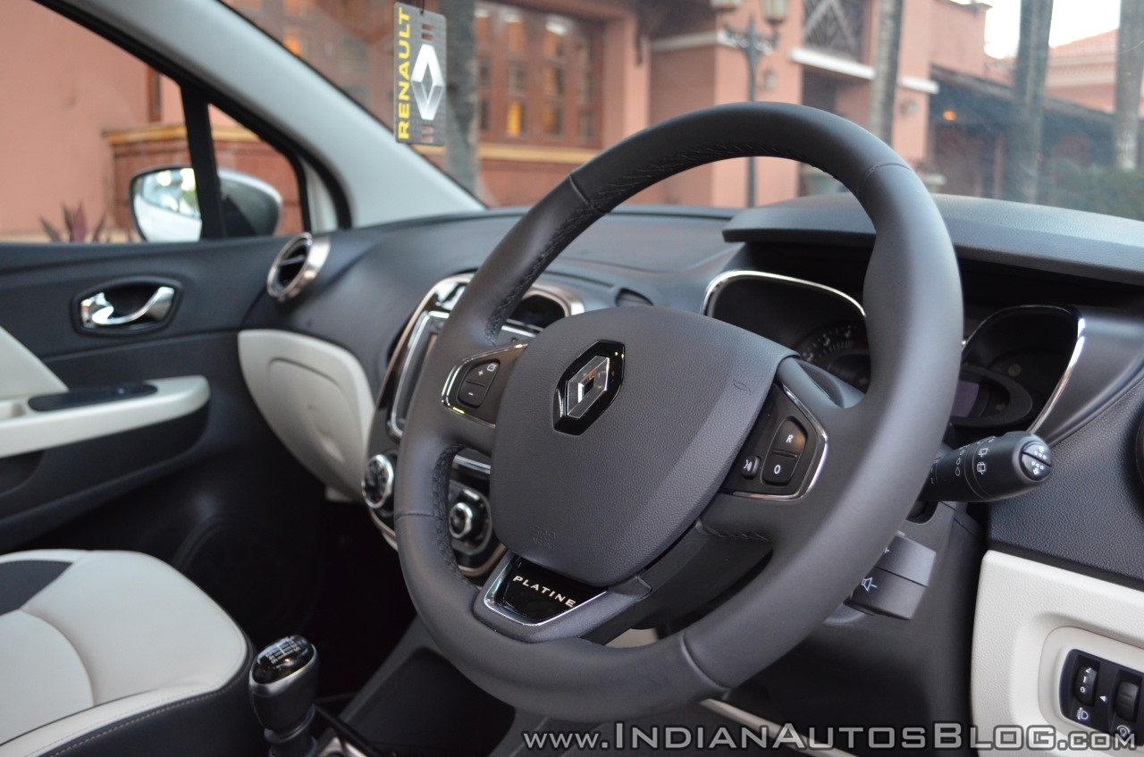 renault-m-gane-2016my-gt-interior-steering-wheel