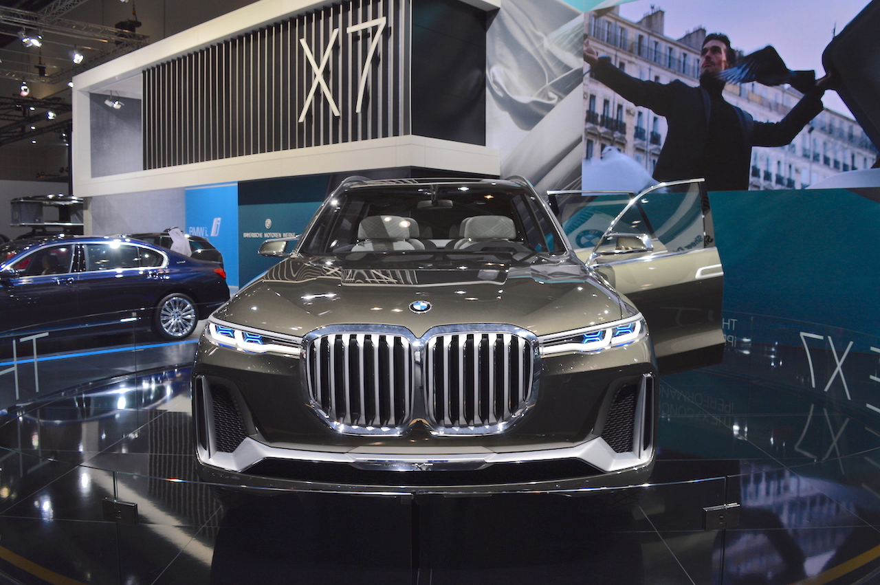BMW Concept X7 iPerformance front at 2017 Dubai Motor Show