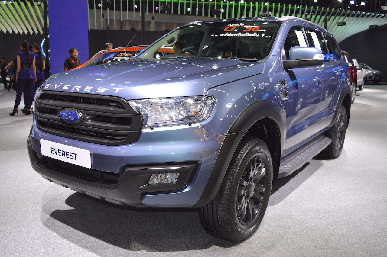 Accessorised Ford Everest front three quarters at 2017 Thai Motor Expo