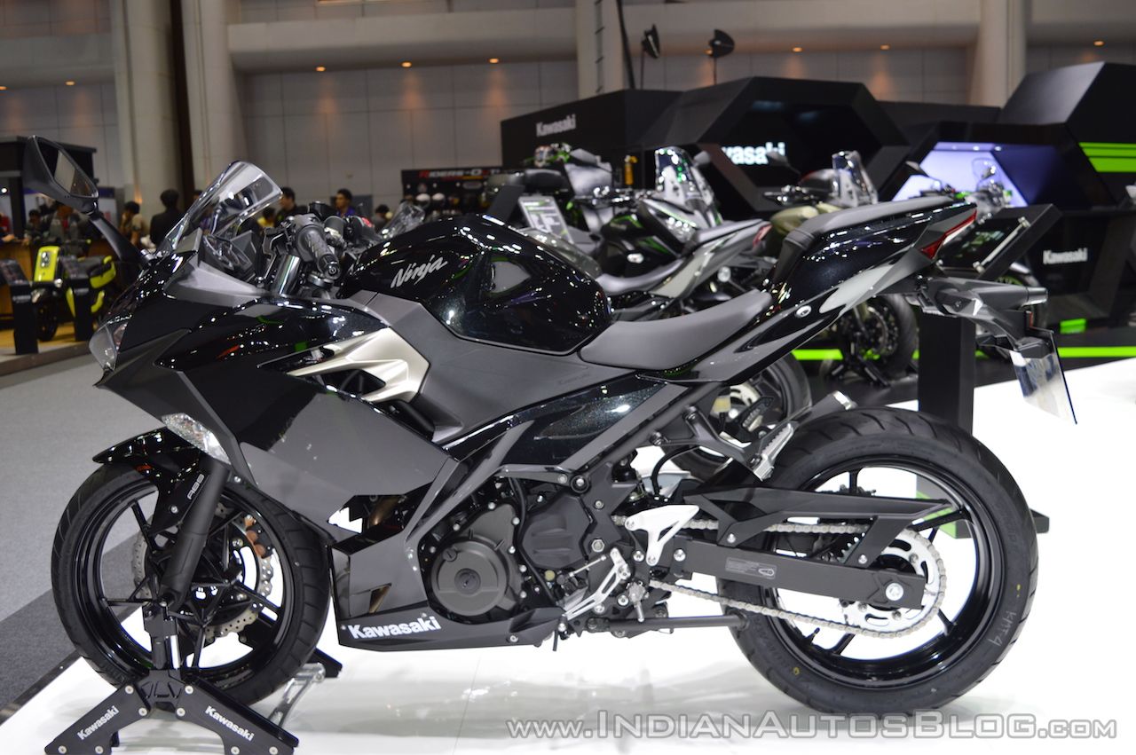 Kawasaki Ninja 400 KRT Edition & Metallic Black at 2017 Thai Motor Expo