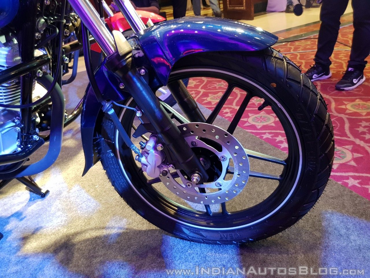 bajaj v12 tyre price