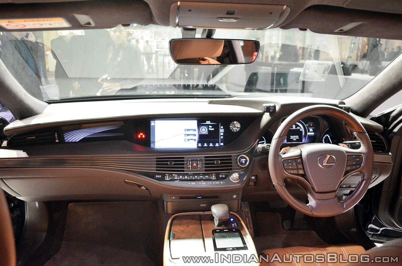 2018 Lexus LS500h dashboard