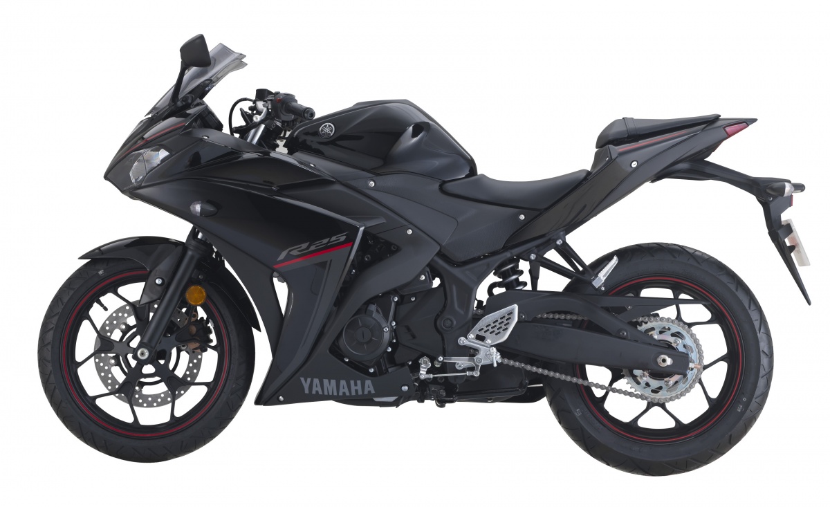 2018 Yamaha YZF-R25 Black press left side