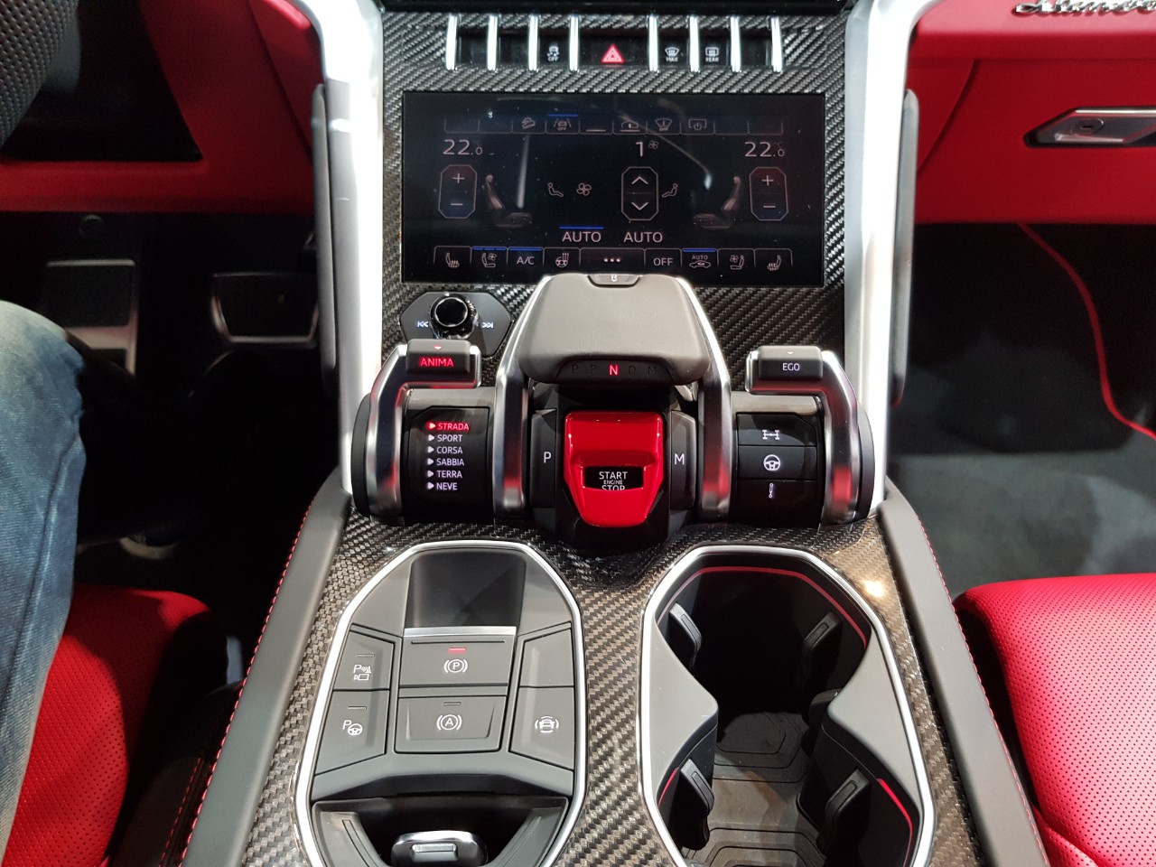 Lamborghini Urus centre console