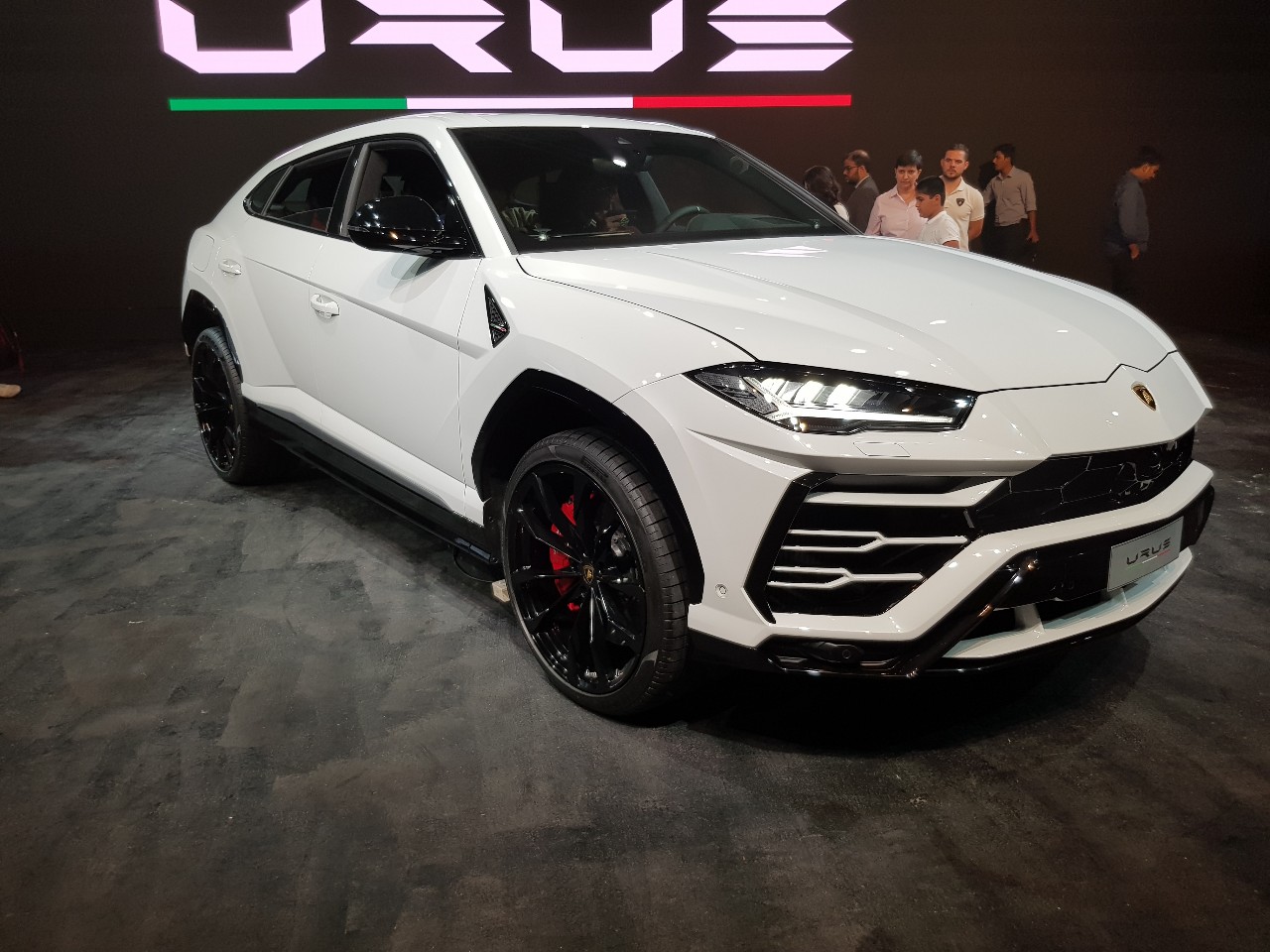 Lamborghini Urus front three quarters right side India launch