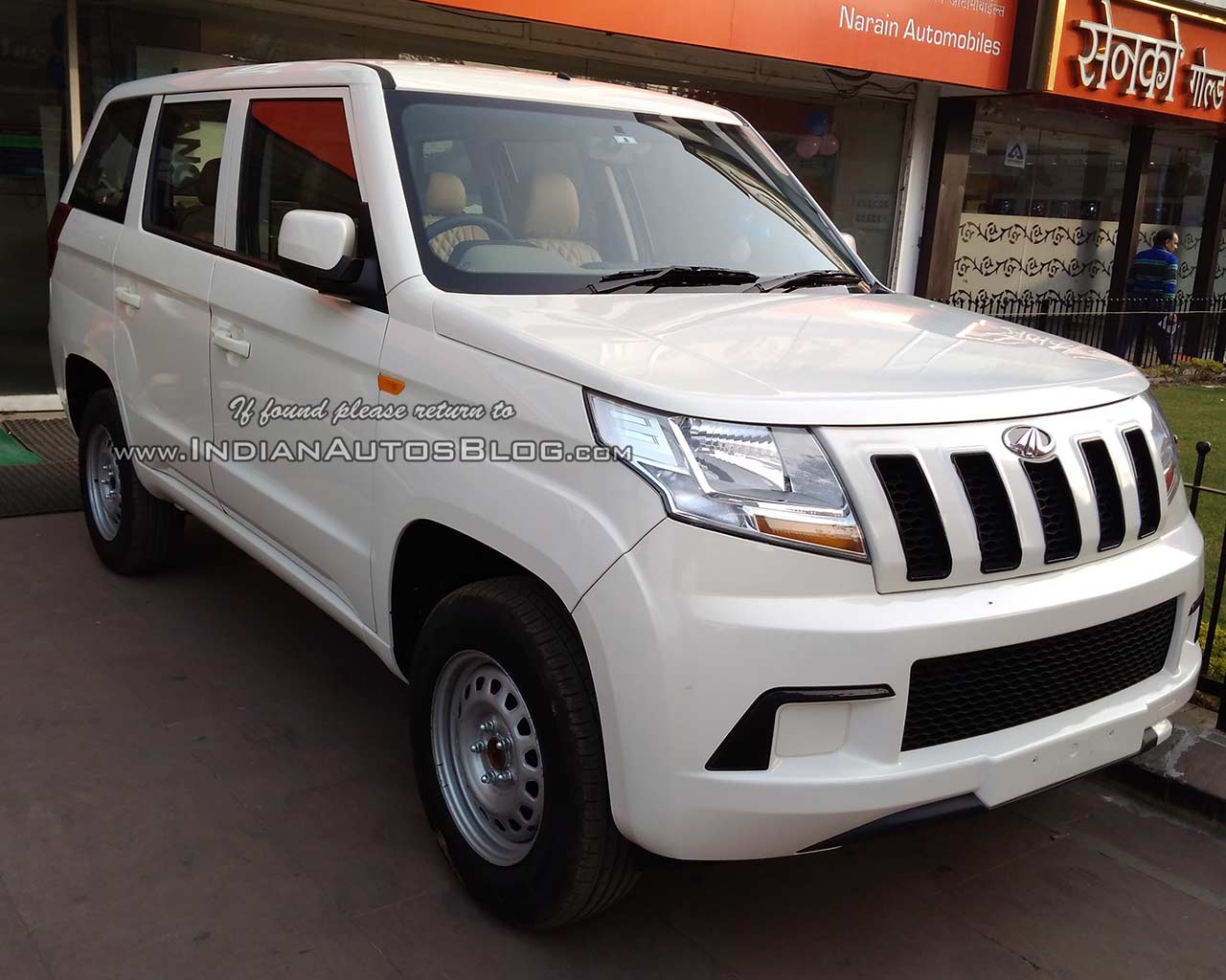 Mahindra TUV300 Plus front three quarters