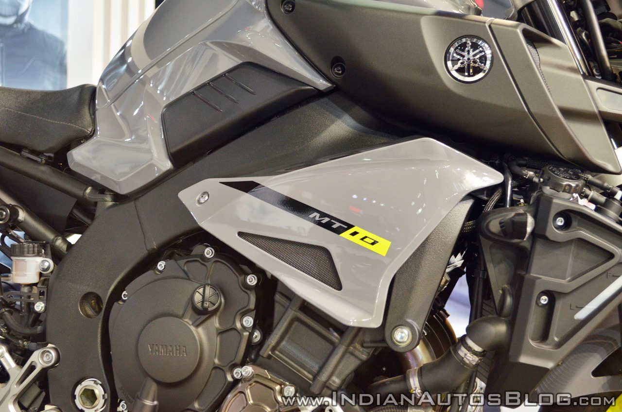 2018 Yamaha MT-10 logo at 2018 Auto Expo