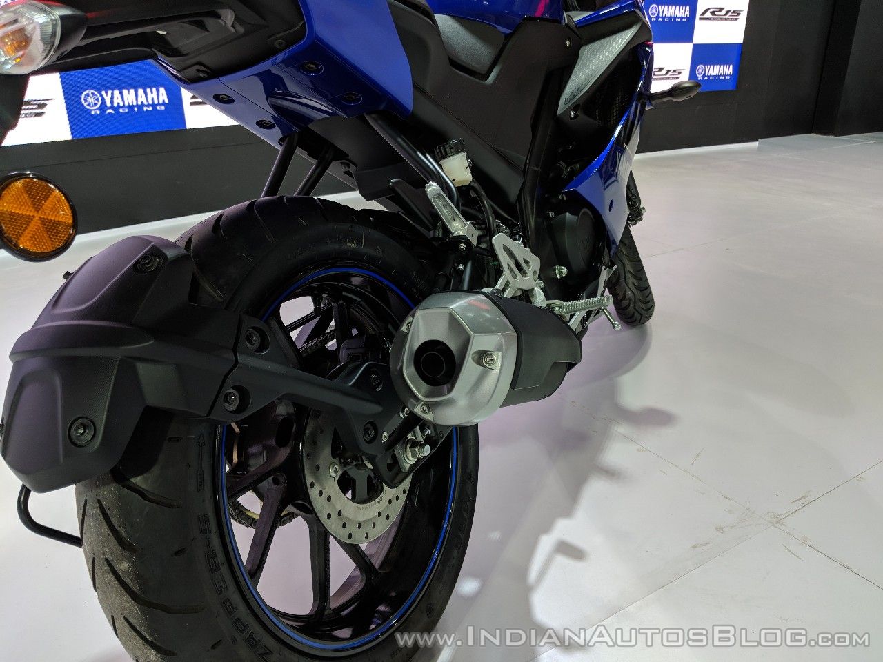 yamaha r15 v3 rear tyre size